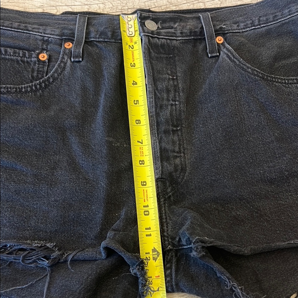 Levi's 501 Black Jean Shorts High-Waisted Frayed Hem Size 32 - Picture 6 of 12